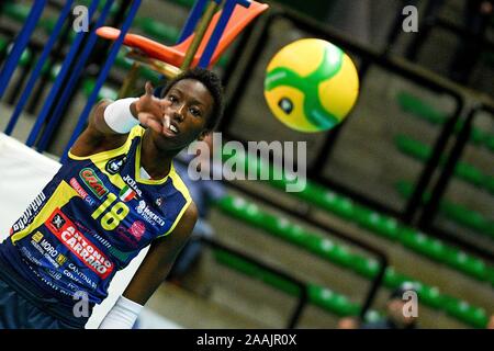 Treviso, Italien. 19 Nov, 2019. Paola egonu (conegliano) während Carraro Imoco Conegliano vs Vasas Obuda Budapest, Volleyball Champions League Frauen in Treviso, Italien, 19. November 2019 Credit: Unabhängige Fotoagentur/Alamy leben Nachrichten Stockfoto
