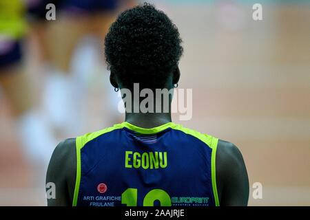 Treviso, Italien. 19 Nov, 2019. Paola egonu (conegliano) während Carraro Imoco Conegliano vs Vasas Obuda Budapest, Volleyball Champions League Frauen in Treviso, Italien, 19. November 2019 Credit: Unabhängige Fotoagentur/Alamy leben Nachrichten Stockfoto