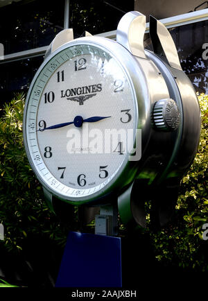 Große Longines Uhr Werbung auf CSIO Stockfoto