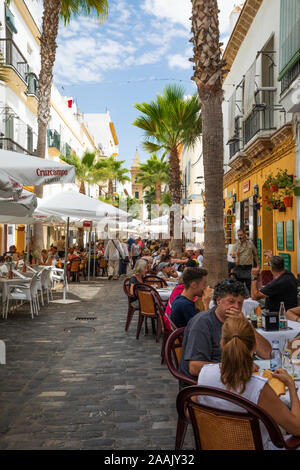 Restaurants entlang der Calle Virgen de la Palma, Cadiz, Andalusien, Spanien, Europa Stockfoto