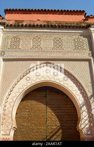 Erstaunlich Stuck in einer Moschee in der Medina von Marrakesch. Marokko Stockfoto