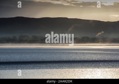 Nebel über dem Leven Mündung an Greenodd, Cumbria, Großbritannien. Stockfoto