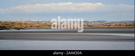 Anzeigen von Swansea von Millennium Küstenweg, westlich von Loughor genommen. Stockfoto