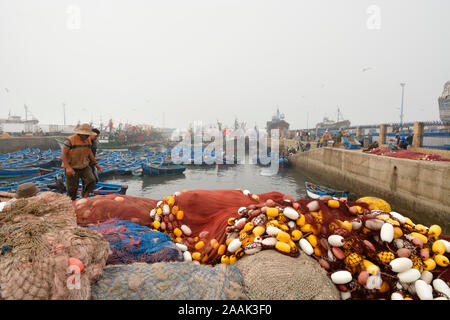 Den geschäftigen Hafen von Essaouira, die dritte Bedeutung in Marokko. Stockfoto