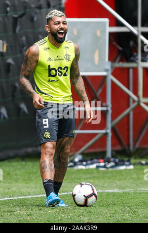 FLAMENGO AUSBILDUNG, Lima, Peru - 22. NOVEMBER: Gabriel während der Ausbildung in La Videna in Vorbereitung auf die Fußball-Match am 23.November zwischen Flamengo von Brasilien und River Plate in Argentinien für die 2019 CONMEBOL Copa Libertadores Finale in monumentalen Stadion 'U' in Lima, Peru (Foto von Ricardo Moreira/World Press Photo) Stockfoto