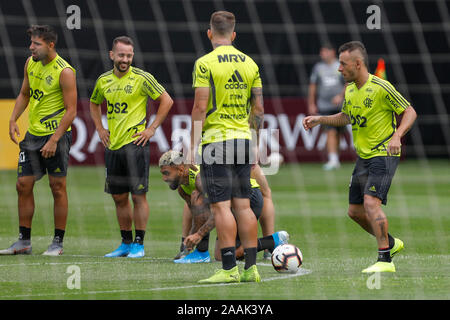 FLAMENGO AUSBILDUNG, Lima, Peru - 22. NOVEMBER: Spieler während der Ausbildung in La Videna in Vorbereitung auf die Fußball-Match am 23.November zwischen Flamengo von Brasilien und River Plate in Argentinien für die 2019 CONMEBOL Copa Libertadores Finale in monumentalen Stadion 'U' in Lima, Peru (Foto von Ricardo Moreira/World Press Photo) Stockfoto