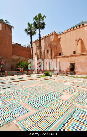 Die Saadian-Gräber aus dem 16. Jahrhundert sind die letzte Ruhestätte von etwa sechzig Mitgliedern der Saadi-Dynastie. Marrakesch, Marokko Stockfoto