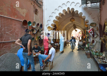 Das Leben auf der Straße in der Medina von Marrakesch. Marokko Stockfoto