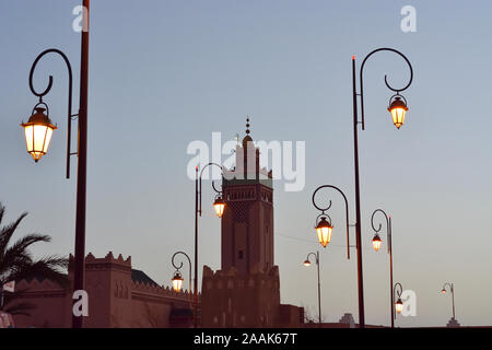 Die Moschee von Zagora in der Abenddämmerung. Marokko Stockfoto