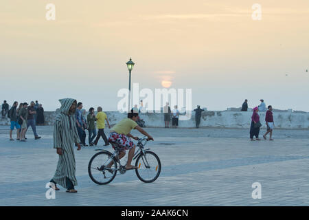 Sonnenuntergang in Essaouira am Place Moulay Hassan. Marokko Stockfoto