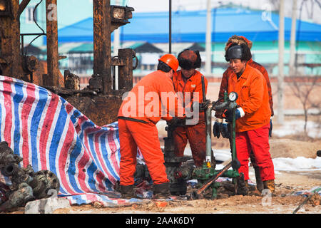 Öl bohren ein neues Öl in der daqing Oil Field im Norden Chinas. Stockfoto