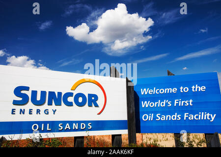 Ökologischer Wahnsinn. Suncor, einer der wichtigsten tar sands tätigen Ölgesellschaften in Athabasca, Alberta, Kanada. Die tar sands sind die größten Industri Stockfoto