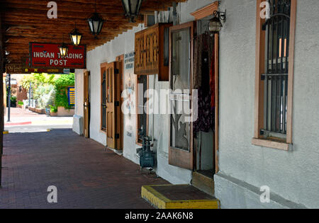 Die Altstadt von Albuquerque Plaza ursprünglich festgelegt, die von spanischen Kolonisten im Jahr 1700 und 10 Blocks vom historischen Adobe Gebäuden. Stockfoto