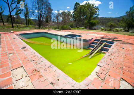 Ein Pool in einem ausgebrannten Haus Grundstück in Marysville, einem der am stärksten betroffenen Gemeinschaften der katastrophalen 2009 australische Buschfeuer Stockfoto