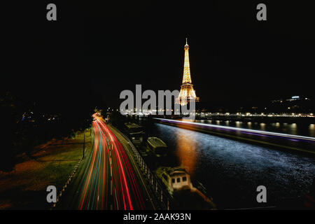 Eiffelturm bei Nacht Stockfoto