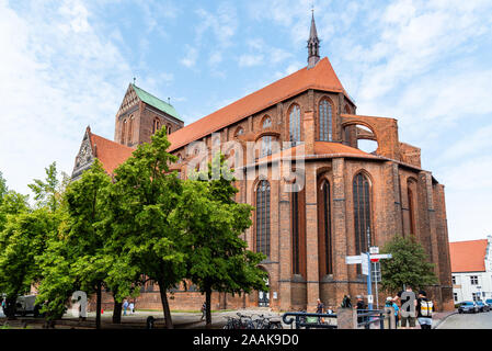 Wismar, Deutschland - 2 August 2019: Kirche St. Nikolaus Außenansicht Stockfoto