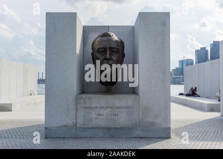 New York, USA - 20. August 2018: Die Franklin D. Roosevelt Kopf Skulptur in vier Freiheiten Park, Roosevelt Island, New York City Stockfoto
