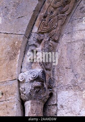 Las MEJORES DEL ARCO DE LA PORTADA. Lage: MONASTERIO DE SAN PEDRO. BESALU. GERONA. Spanien. Stockfoto