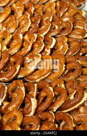 Nahaufnahme der Gebutterten Brezel, München, Bayern, Deutschland. Stockfoto
