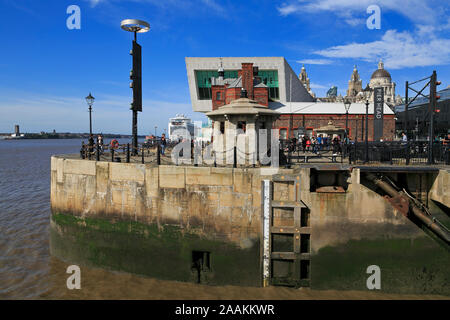 Der lotsendienst Bauen & Liverpool Museum, Canning Dock, Liverpool, England, Vereinigtes Königreich Stockfoto