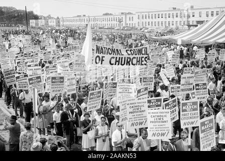 Marchers und Zeichen, Marsch auf Washington für Jobs und Freiheit, Washington, D.C., USA, Foto: Marion S. Trikosko, 28. August 1963 Stockfoto