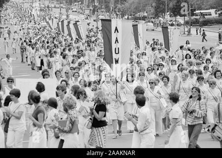 Frauen Marsch auf Washington für die Unterstützung der gleichen Rechte Änderung, Washington, D.C., USA, Fotograf Thomas J. O'Halloran, Warren K. Leffler, 26. August 1977 Stockfoto