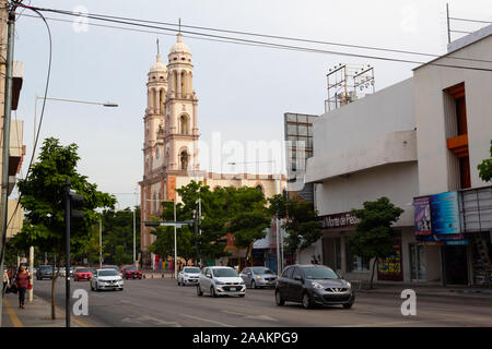 Culiacan, Sinaloa, Mexiko - 05 November 2019: berühmte Kathedrale der Stadt Culiacan, im Zentrum der Stadt, Symbol der Religion Stockfoto