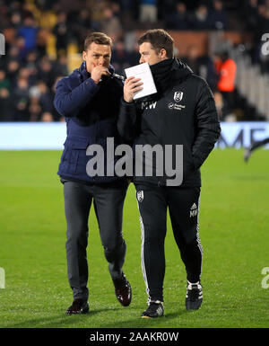 Fulham Manager Scott Parker (links) und erste Mannschaft Trainer Matt Wells während der Sky Bet Meisterschaft Spiel im Craven Cottage, London. Stockfoto