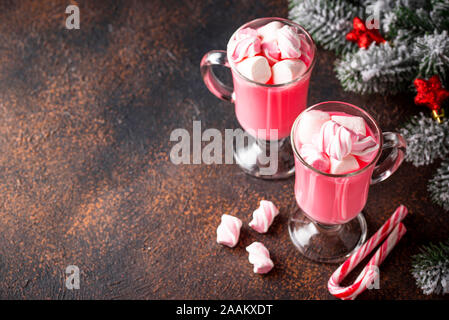 Ruby heiße Schokolade oder rosa Kakao Stockfoto