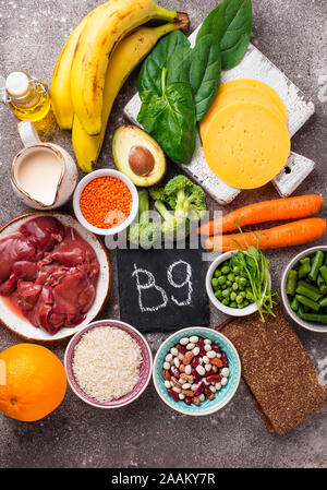 Natürliche Quellen für Vitamin B9 Stockfoto