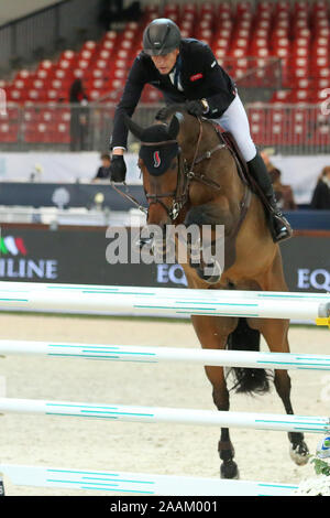 VERONA, Italien - 09.November: Marc Houtzager für Niederlande bei der Franco Tucci Fall konkurrieren während der longines FEI Jumping Wm 2019 in Verona Stockfoto