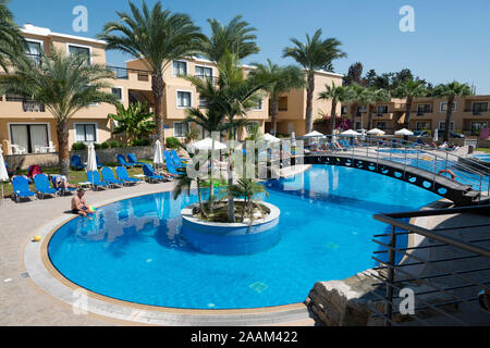 Der Poolbereich im Pagona Hotel Apartments, Paphos, Zypern Stockfoto