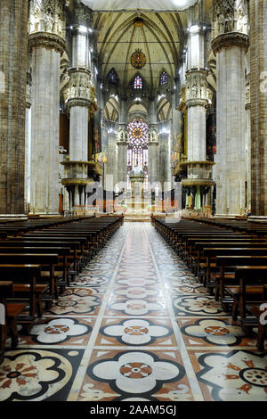 Innenraum der Duomo di Milano, Mailand, Italien Stockfoto