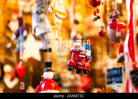 Weihnachtsmarkt 2019 in der Nähe von Town Hall auf Albert Square in Manchester, Großbritannien Stockfoto