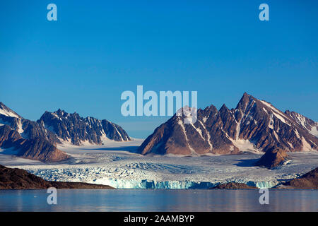 Spitzbergen, Landschaft Mit Wolkenstimmung Stockfoto