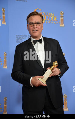 LOS ANGELES, Ca - 10. JANUAR 2016: Aaron Sorkin auf dem 73. jährlichen Golden Globe Awards im Beverly Hilton Hotel. © 2016 Paul Smith/Featureflash Stockfoto