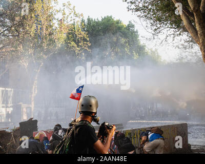 Santiago, Chile. 22. NOV, 2019/Aktion der Polizei gegen die Demonstranten in den Straßen von Santiago de Chile Stockfoto