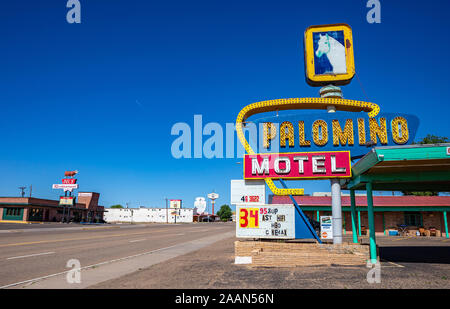 Santa Fe, New Mexico, USA. 14. Mai 2019. Die Palomino Motel liegt in einem historischen Gebäude auf der Route 66, dass alle müde Reisende lädt Rest in eine Tr zu erhalten Stockfoto