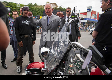 Der Prinz von Wales Gespräche mit weißem Band Reiter, jährlich eine einwöchige Motorradtour durch die Städte im Norden und Süden Inseln, zur Unterstützung der Programme gegen häusliche Gewalt, während einer öffentlichen Rundgang in Kaikoura Square, am siebten Tag des königlichen Besuch in Neuseeland. PA-Foto. Bild Datum: Samstag, November 23, 2019. Siehe PA Geschichte royals Charles. Photo Credit: Victoria Jones/PA-Kabel Stockfoto