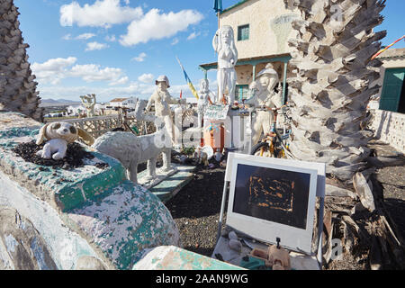 Garten kunst Statuen, dunklen Punkt der Horror moderne Kunst, Villa de Teguise, Lanzarote, Spanien Stockfoto