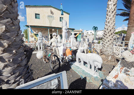 Garten kunst Statuen, dunklen Punkt der Horror moderne Kunst, Villa de Teguise, Lanzarote, Spanien Stockfoto