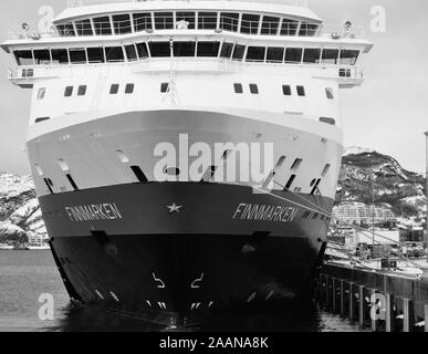 Bodø Norwegen am 19. März 2017: Schwarz und Weiß Hurtigruten Kreuzfahrt Schiff MS Finnmarken angedockt Stockfoto