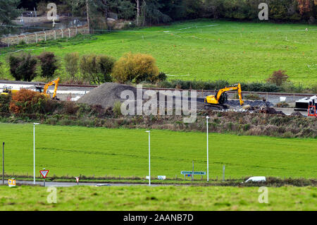 Bow Street, Ceredigion/UK Nov 10 2019 - Arbeiten auf der Baustelle des neuen Bahnhofs in Bow Street in der Nähe von Baalbek gebaut wird, Stockfoto