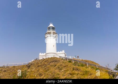 Cape Byron Lighthouse auf einem Hügel außerhalb der Stadt von Byron Bay an der Spitze der höchste Punkt im Bereich ist der östlichste Punkt Australiens. Stockfoto