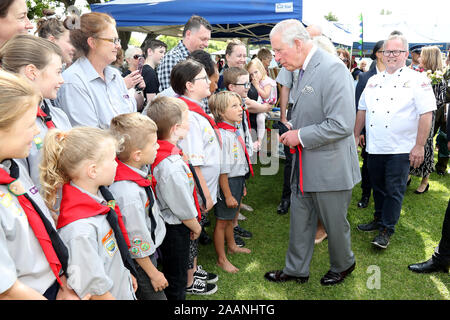 Der Prinz von Wales trifft sich mit einem Scout Gruppe bei einem Besuch in Lincoln Farmers Market in Christchurch, am siebten Tag des königlichen Besuch in Neuseeland. PA-Foto. Bild Datum: Samstag, November 23, 2019. Siehe PA Geschichte royals Charles. Photo Credit: Chris Jackson/PA-Kabel Stockfoto