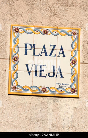 Plaza Vieja in Habana Veija (Havanna Altstadt) in Havanna, Teil des UNESCO-Weltkulturerbes in Kuba. Stockfoto