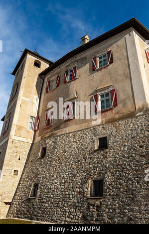 Castel Thun, antike und mittelalterliche Burg im Val di Non, Alpen, Vigo di Tonne, Provinz Trento, Trentino-Südtirol, Italien, Europa Stockfoto