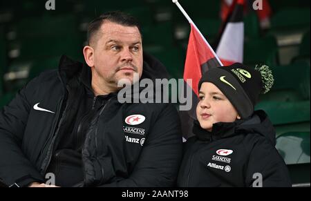 Hendon. Vereinigtes Königreich. 23. November 2019. Einige Fans kommen früh für das Spiel. Sarazenen v Fischadler. Pool 4. Heineken Champions Cup. Zweiten (2.) Runde. Allianz Park. Hendon. London. UK. Kredit Garry Bowden / Sport in Bildern/Alamy Leben Nachrichten. Stockfoto