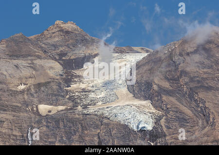 Mit Blick auf einen malerischen Gletscher außerhalb von Ferleiten während der Besteigung des Großglockner Hochalpenstraße Stockfoto