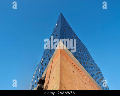 Stadt Spaziergang durch Hamburg in Deutschland an der Elbe - hier der berühmte Music hall Elbphilharmonie Stockfoto